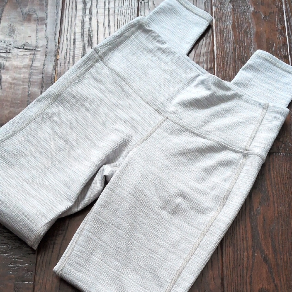 ATHLETA I Quail Gray High Rise Jacquard Chaturanga 7/8 Ankle Crop Leggings, XS